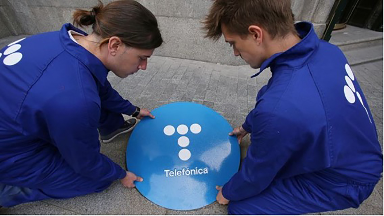 Telefónica: «Aquí solo cumplen 56 años los directivos»